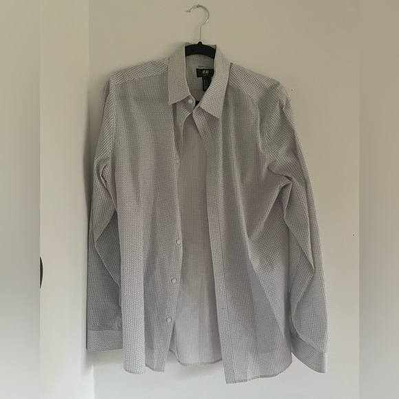 H&M Slim Fit Easy‎ Iron Button Down Size Medium - Picture 1 of 3